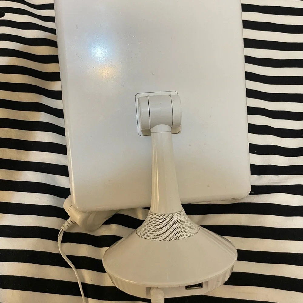 IHome lighted speaker mirror